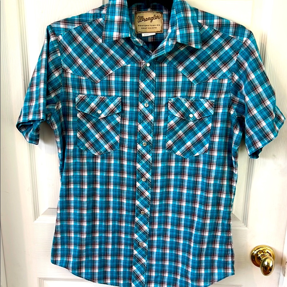 Vintage Wrangler Western snap short sleeved plaid shirt. Size Medium.